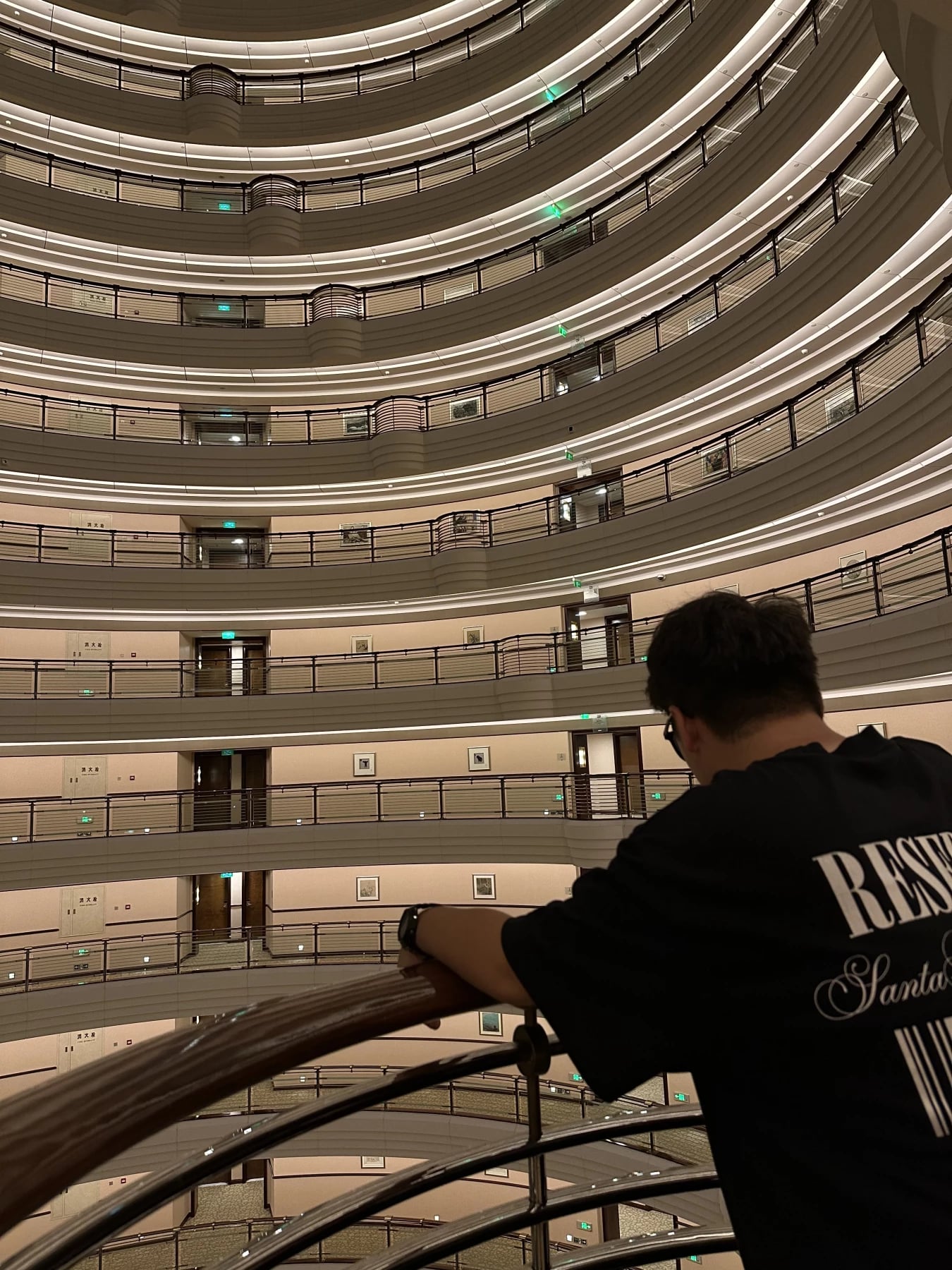 {{ $t('about.header.photos.lifePhoto2') }}